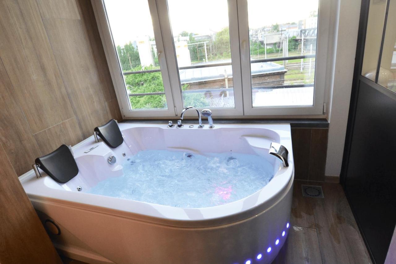 Capsule Wellness - Sauna - Balneo - Machine De Sport Privatif - Ps5 - 2 Chambres Valenciennes Luaran gambar